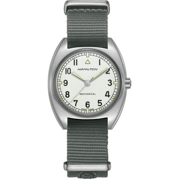 Orologio Khaki Pilot Pioneer Mechanical. Cassa in acciaio da 36mm, movimento a carica manuale con 80 ore di riserva di carica, vetro minerale. Cinturino NATO di colore grigio. Impermeabile 100 metri.